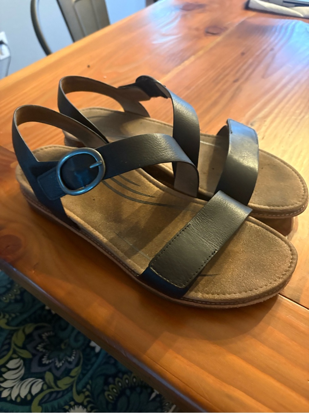 Aetrex Tamara Black Strappy Buckle Sandals